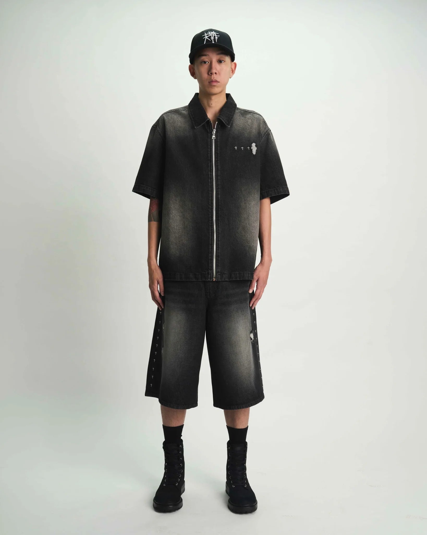 Gustavo Bermuda Short - Fray Noir Side Cross