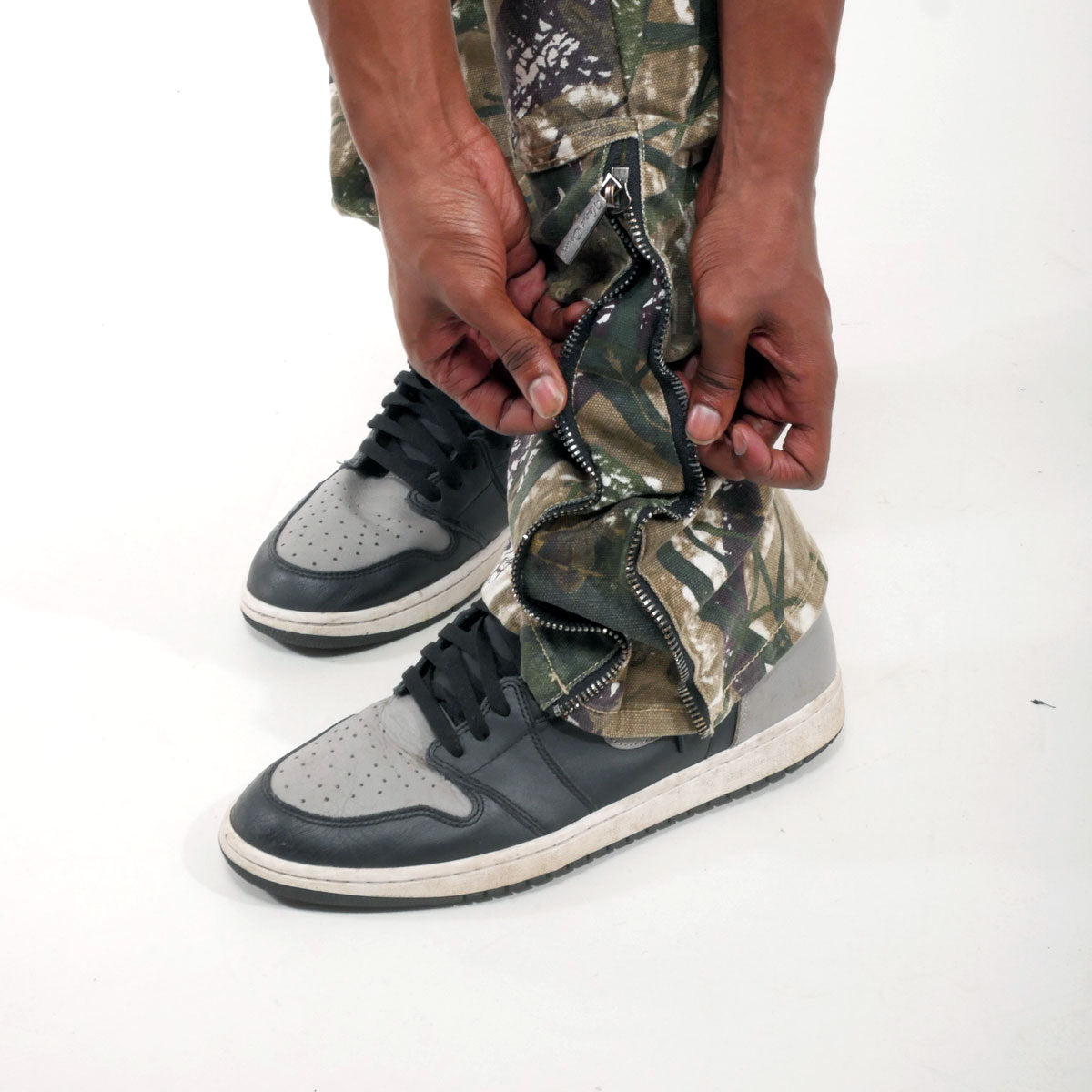 Brush camo cargo denim pant w/ side zipper details